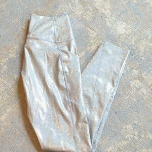 Fabletics Iridescent Metallic Silver Leggings Sz S NWOT